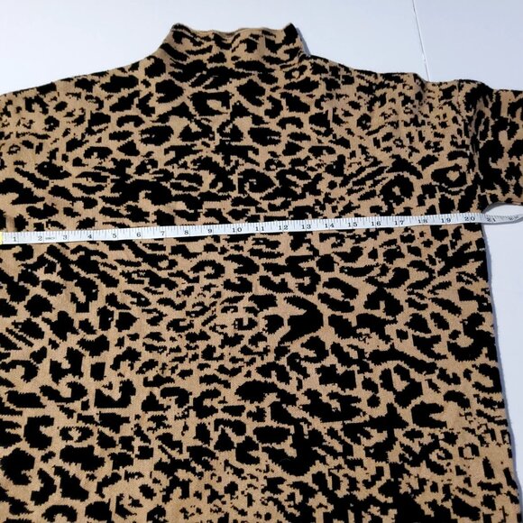 Tahari Animal Print Turtleneck Sweater Womens M Long sleeves for added warmth - Picture 3 of 7